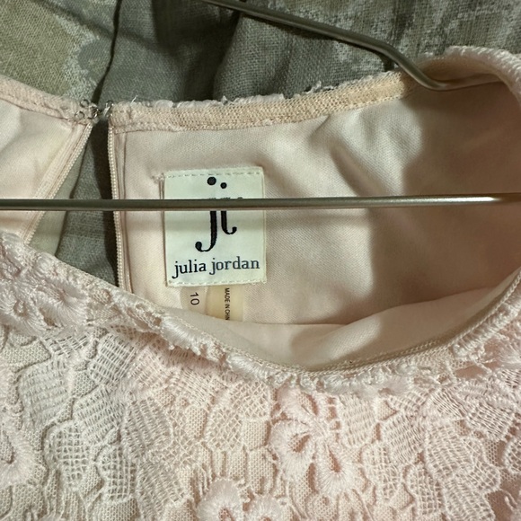 Julia Jordan two-toned lace dress - Picture 2 of 2